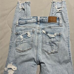 Distressed Light Blue Jeans 000